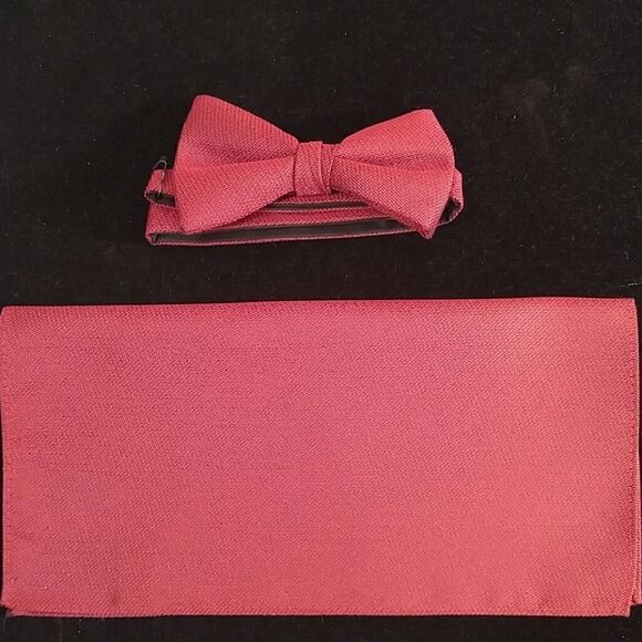 MEN'S LARR BRIO BOW TIE AND HANKY SET. - Picture 1 of 1